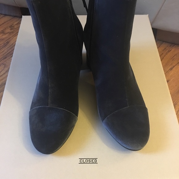 CLOSED velvet ankle booties. - Picture 5 of 8